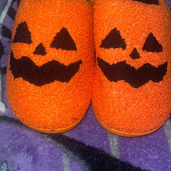 Brand New Halloween Pumpkin Slippers – Cozy & Festive - Picture 2 of 2